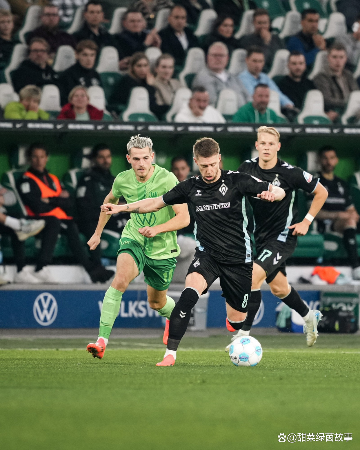 包含德甲持续火热,精彩瞬间频繁刷新纪录的词条 包含德甲持续火热,精彩瞬间频繁刷新纪录的词条