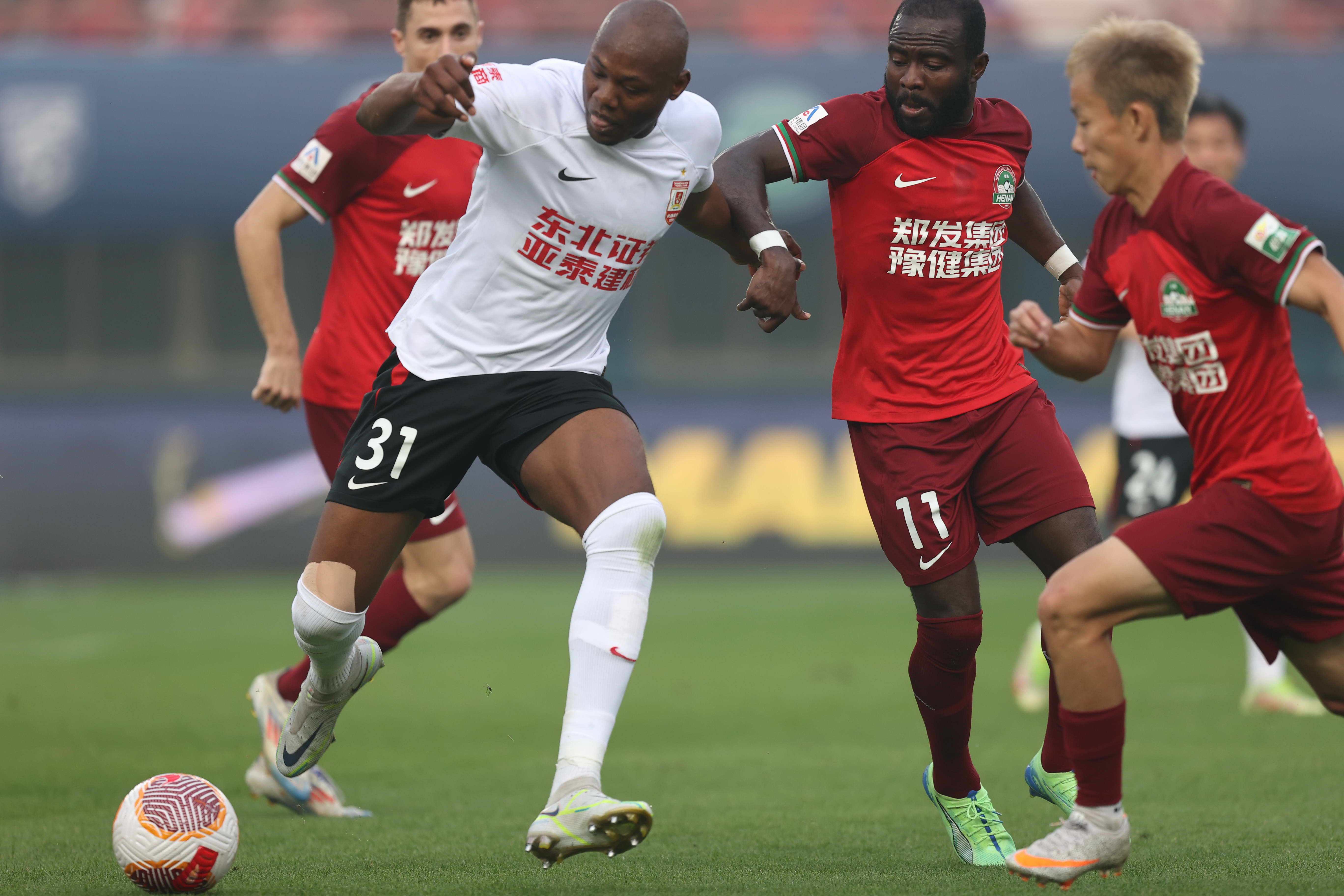 开云网页版-中超豪门引援风暴持续升温